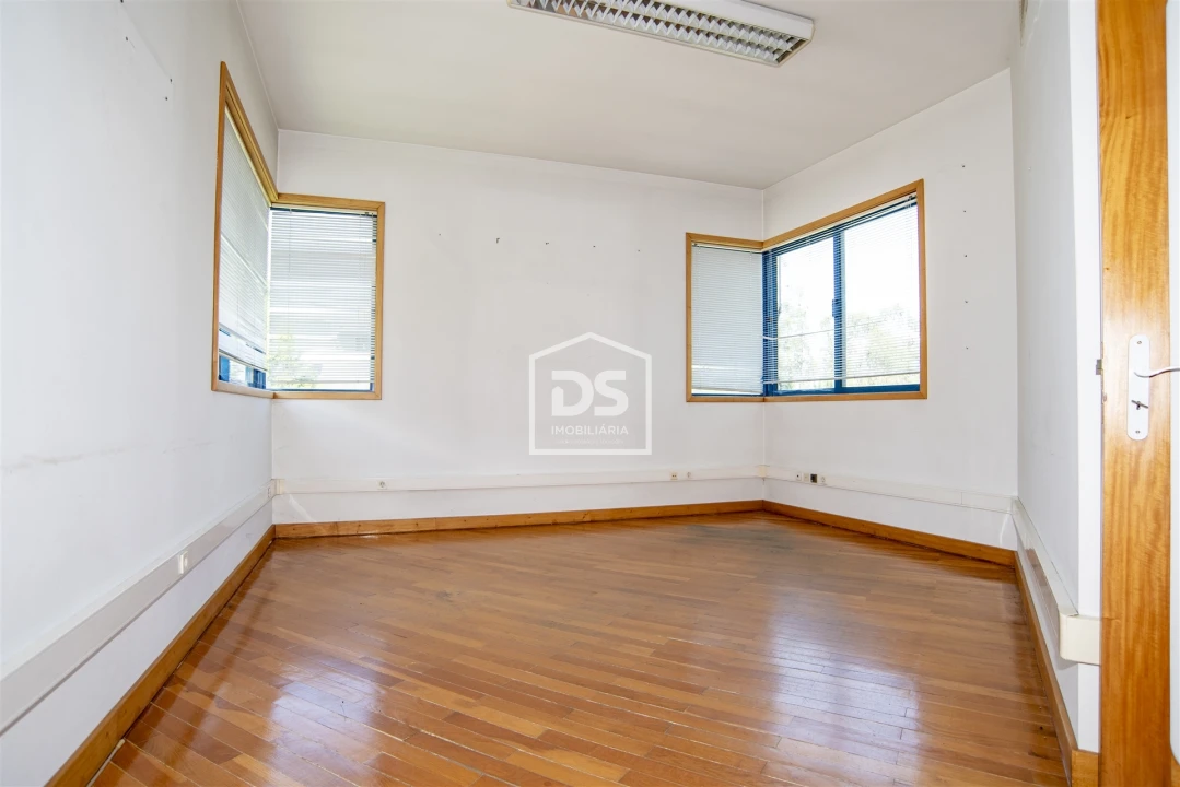 Armazém para Venda em Penafiel Foto 11