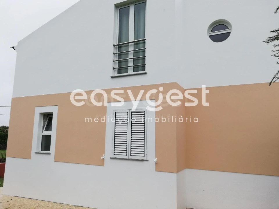 Moradia T4 para Venda em Fontinhas Foto 3