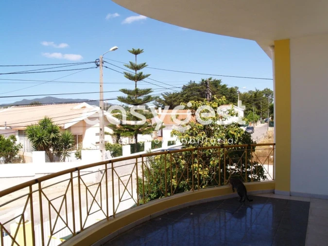 Moradia T5 para Venda em Rio de Mouro