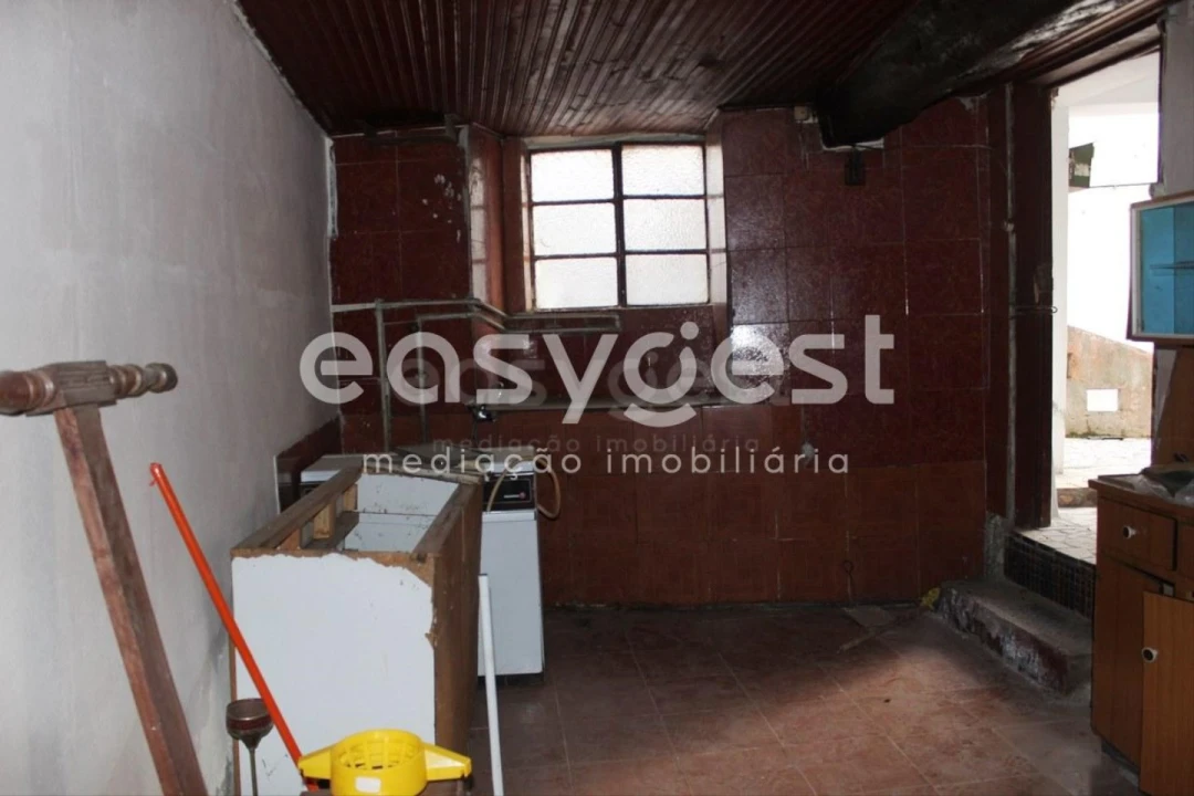 Moradia T2 para Venda em Tortosendo Foto 6