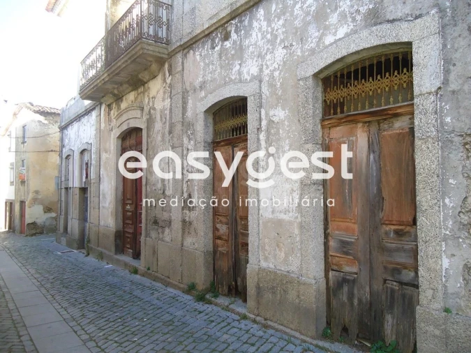 Moradia T5 para Venda em Teixoso e Sarzedo