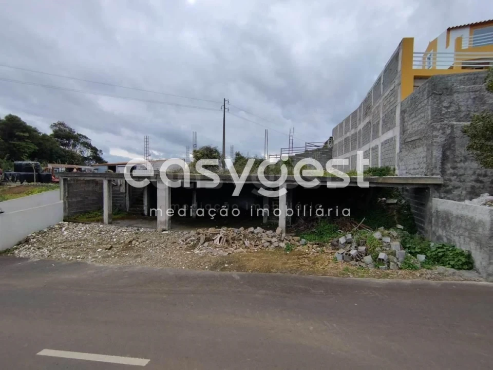 Terreno para Venda em São Mateus da Calheta Foto 1