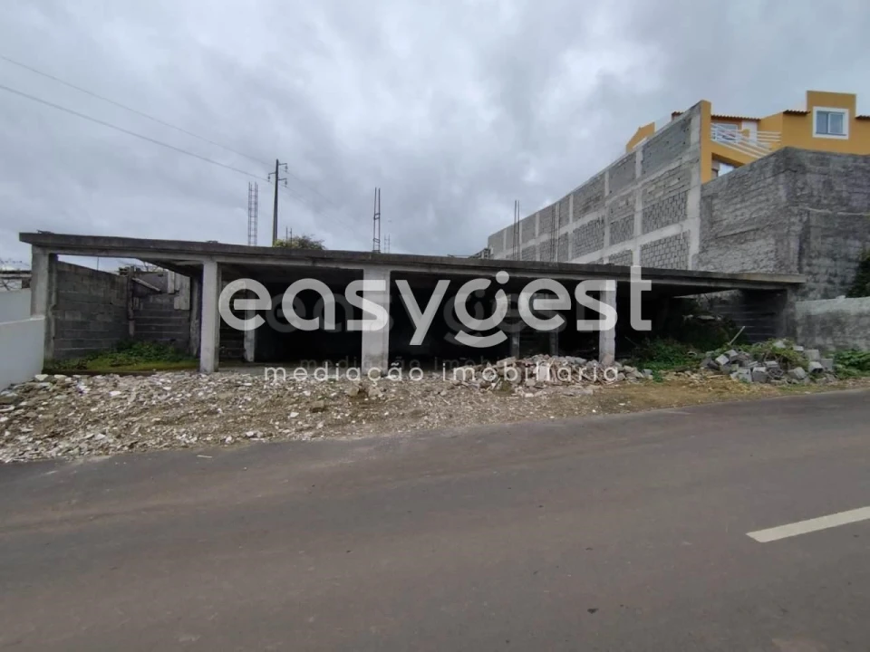 Terreno para Venda em São Mateus da Calheta Foto 2