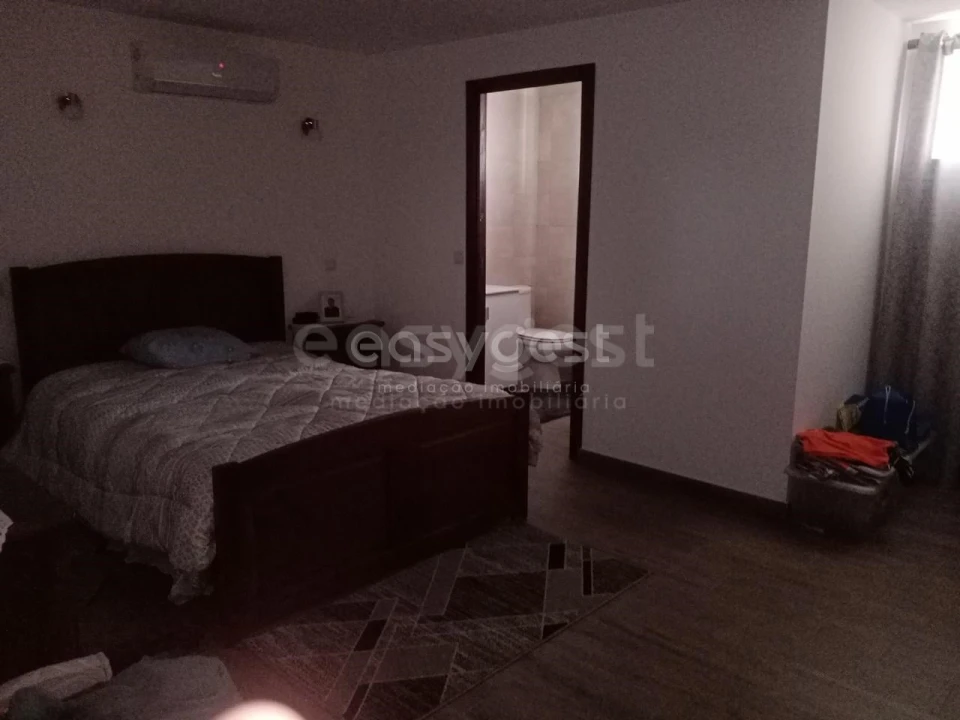 Prédio para Venda em Póvoa de Rio de Moinhos e Cafede Foto 10