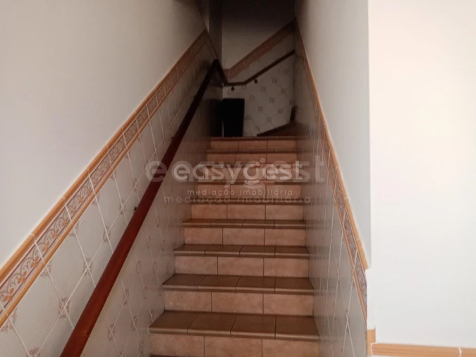 Prédio para Venda em Póvoa de Rio de Moinhos e Cafede Foto 4