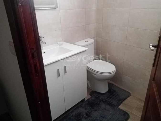 Prédio para Venda em Póvoa de Rio de Moinhos e Cafede Foto 8