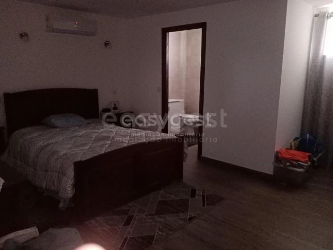 Prédio para Venda em Póvoa de Rio de Moinhos e Cafede Foto 10