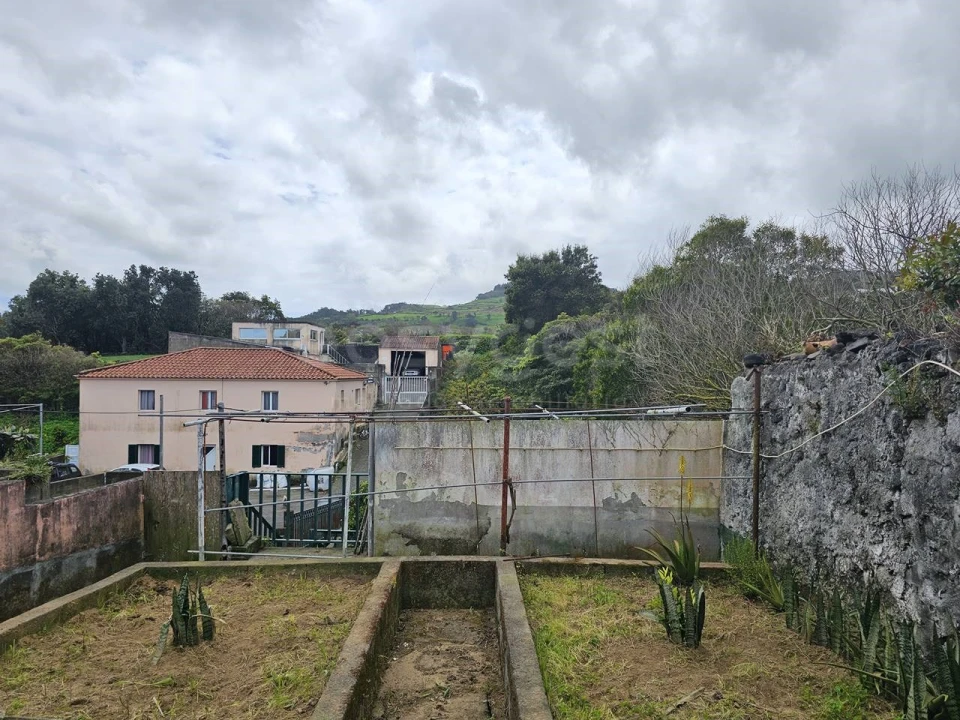 Moradia T2 para Venda em Capelas Foto 24