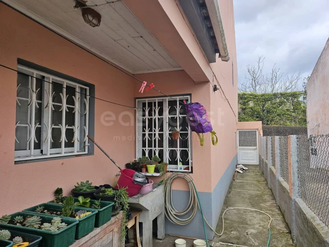 Moradia T2 para Venda em Capelas Foto 13