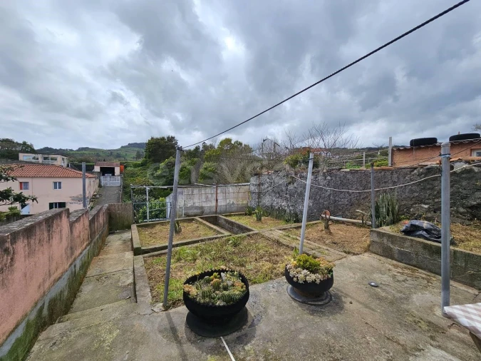 Moradia T2 para Venda em Capelas Foto 21