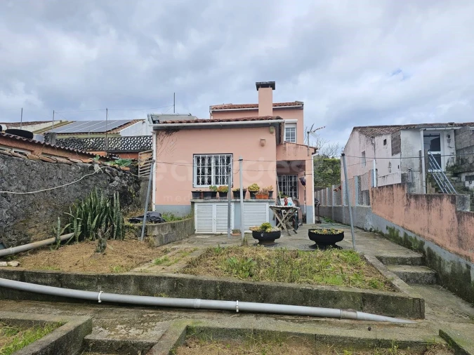 Moradia T2 para Venda em Capelas Foto 22