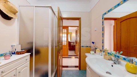 Moradia T4 para Venda em Ramada e Caneças