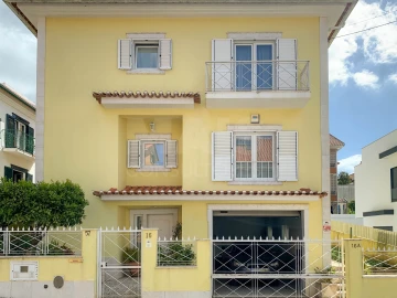 Moradia T4 para Venda em Ramada e Caneças