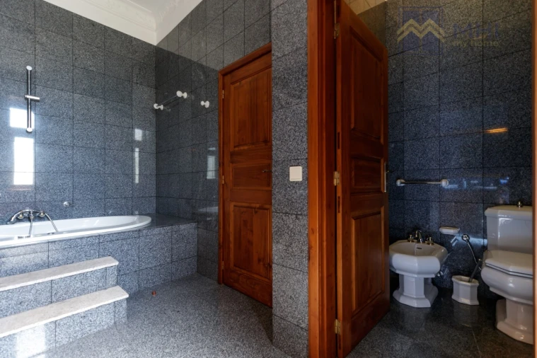 Moradia T6 para Venda em Abragão Foto 29