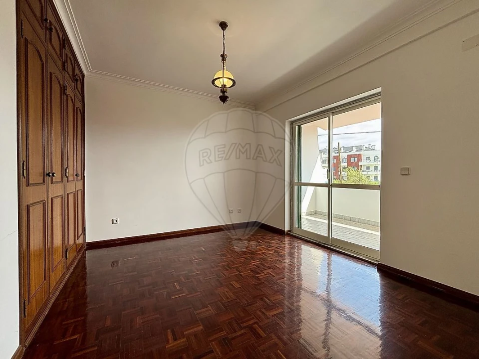 Moradia T4 para Venda em Carvoeira Foto 28