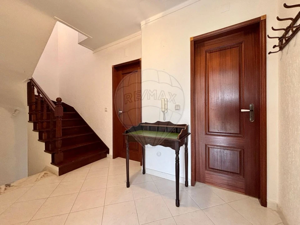 Moradia T4 para Venda em Carvoeira Foto 13