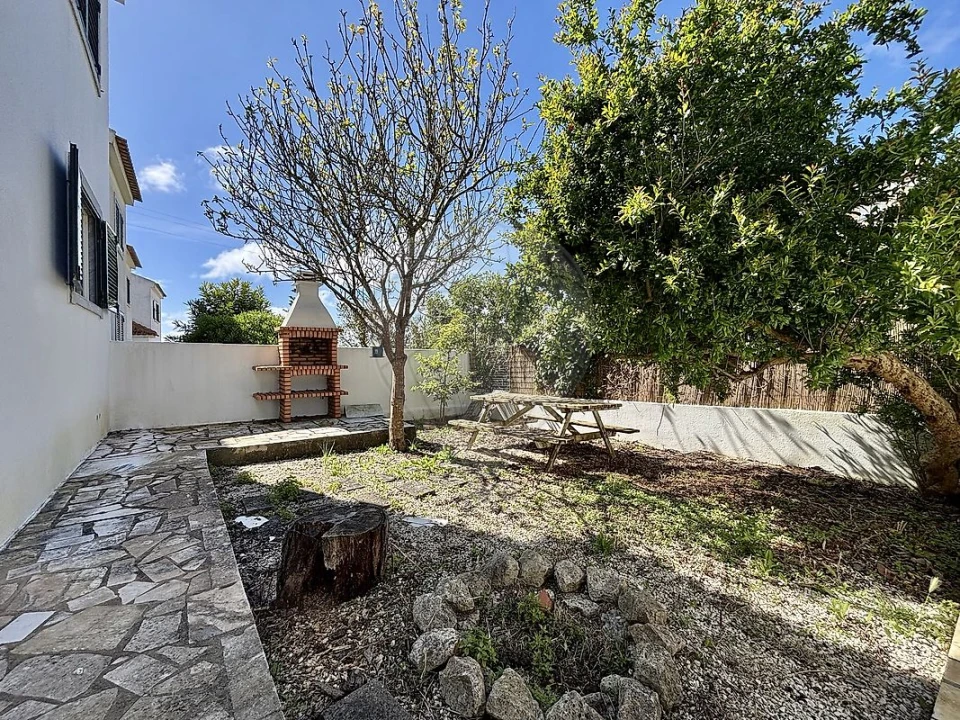 Moradia T4 para Venda em Carvoeira Foto 47