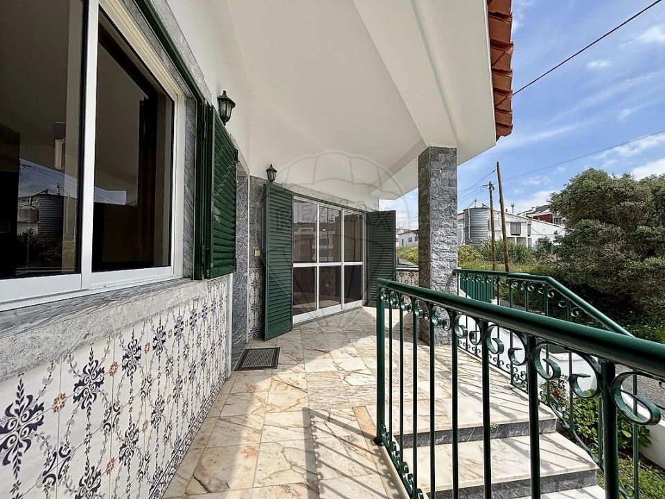 Moradia T4 para Venda em Carvoeira Foto 5