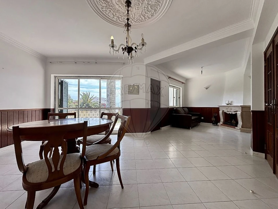 Moradia T4 para Venda em Carvoeira Foto 9