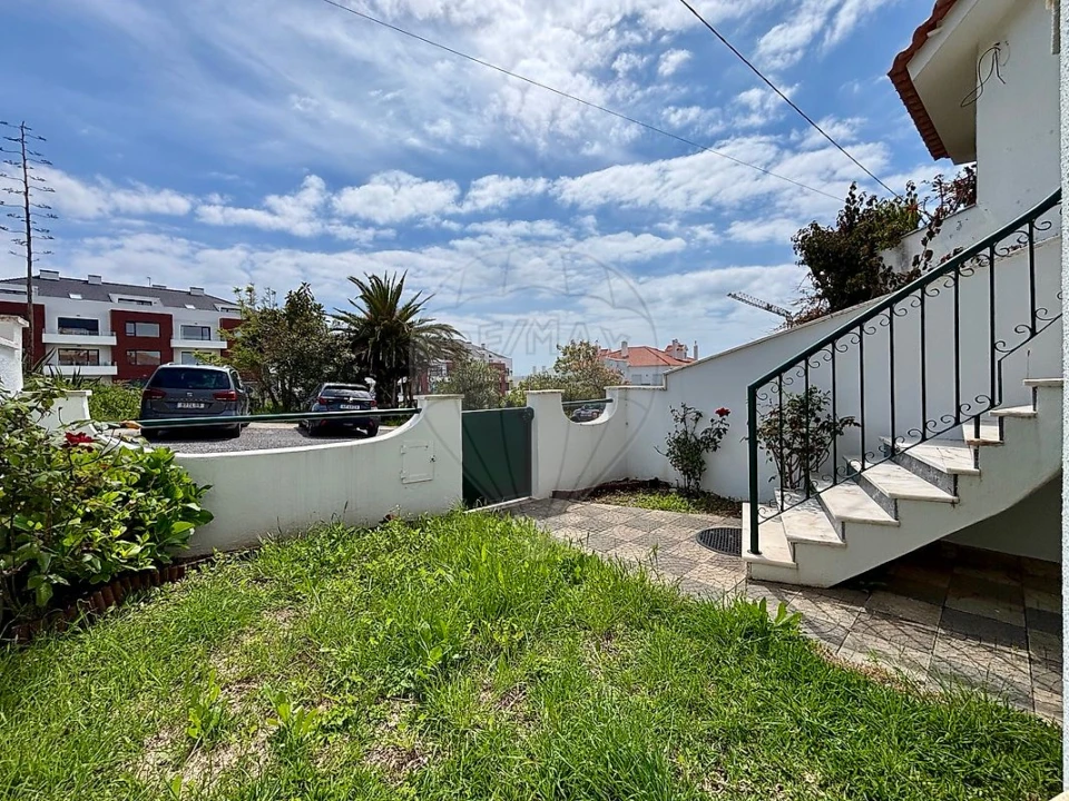 Moradia T4 para Venda em Carvoeira Foto 4