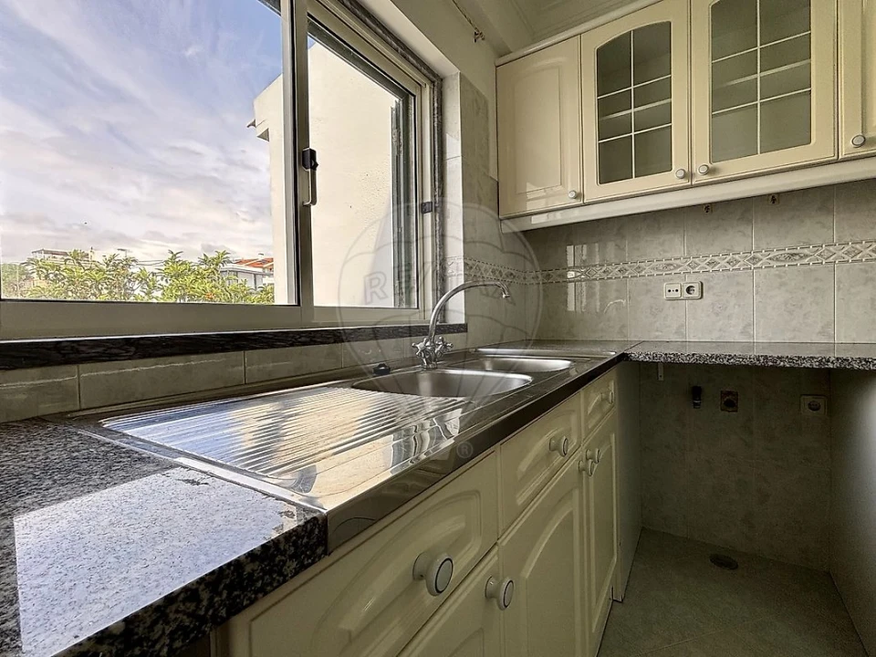 Moradia T4 para Venda em Carvoeira Foto 16