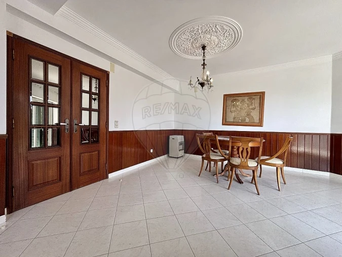 Moradia T4 para Venda em Carvoeira Foto 10