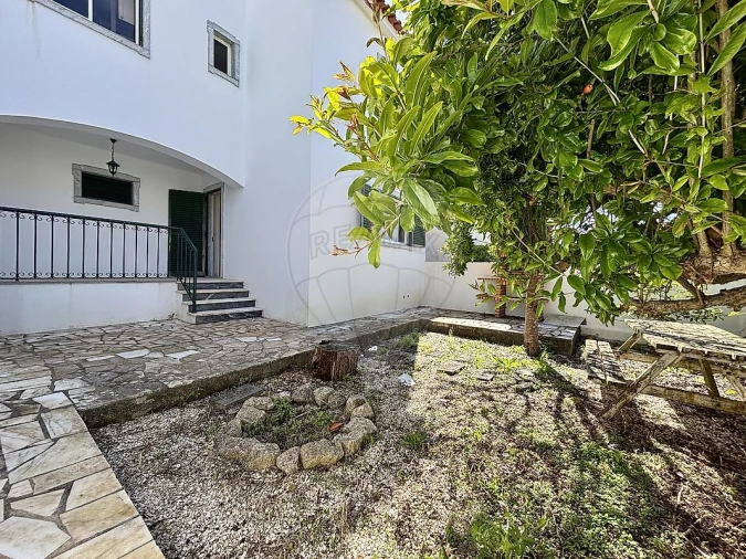 Moradia T4 para Venda em Carvoeira Foto 46