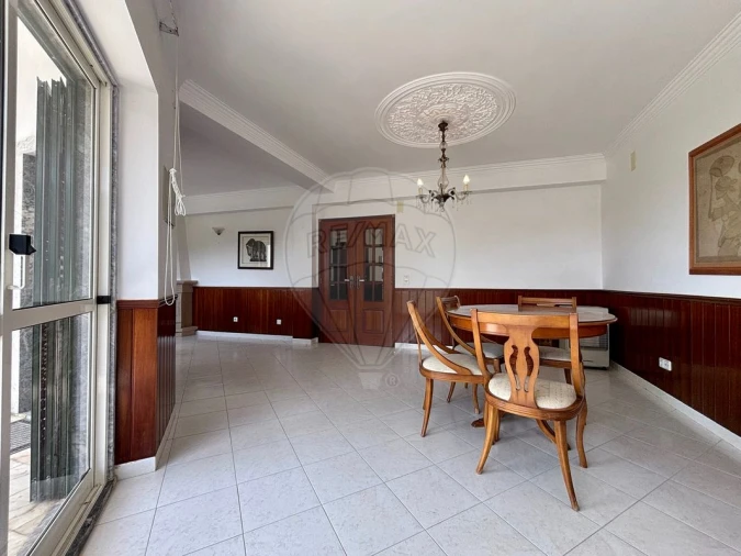 Moradia T4 para Venda em Carvoeira Foto 8