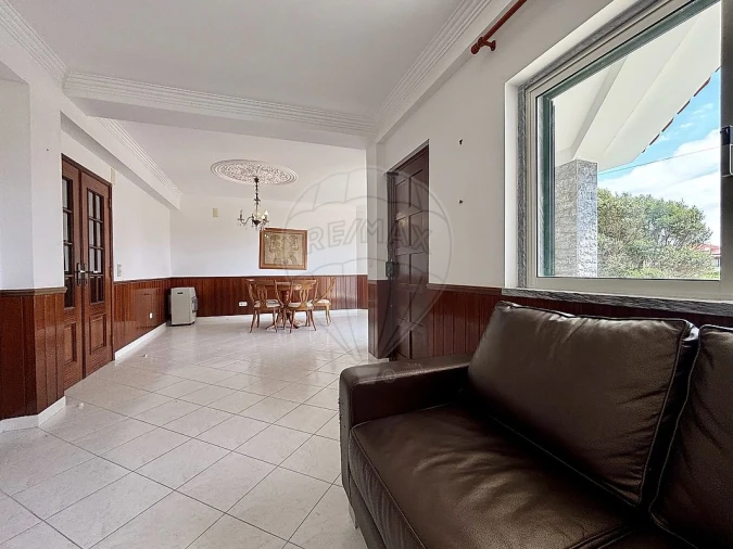 Moradia T4 para Venda em Carvoeira Foto 11