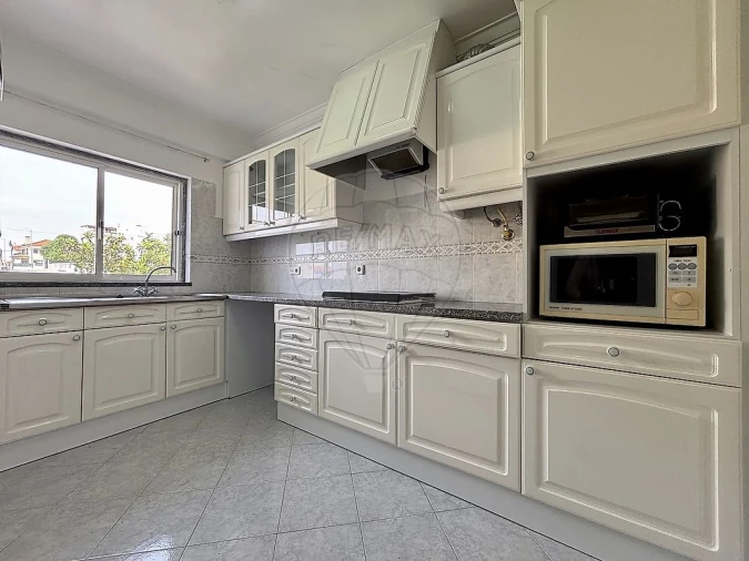 Moradia T4 para Venda em Carvoeira Foto 15