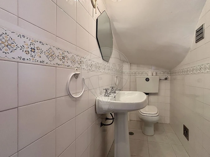 Moradia T4 para Venda em Carvoeira Foto 39