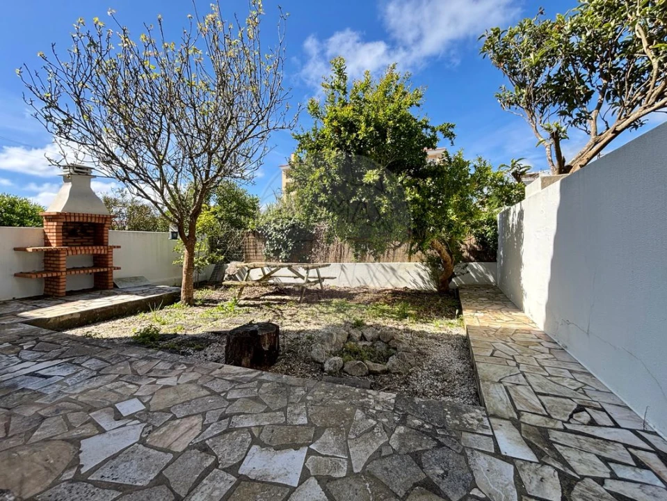 Moradia T4 para Venda em Carvoeira Foto 45