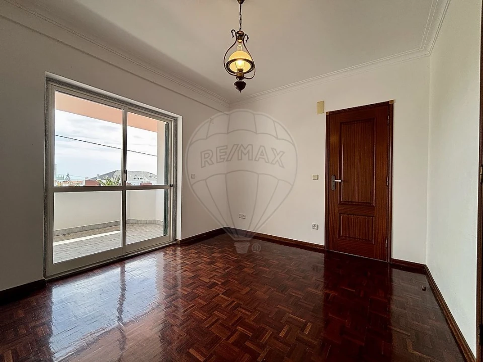 Moradia T4 para Venda em Carvoeira Foto 29