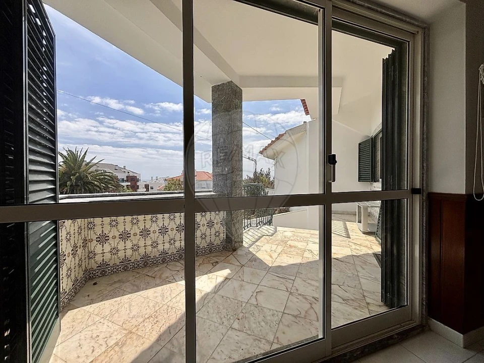 Moradia T4 para Venda em Carvoeira Foto 7