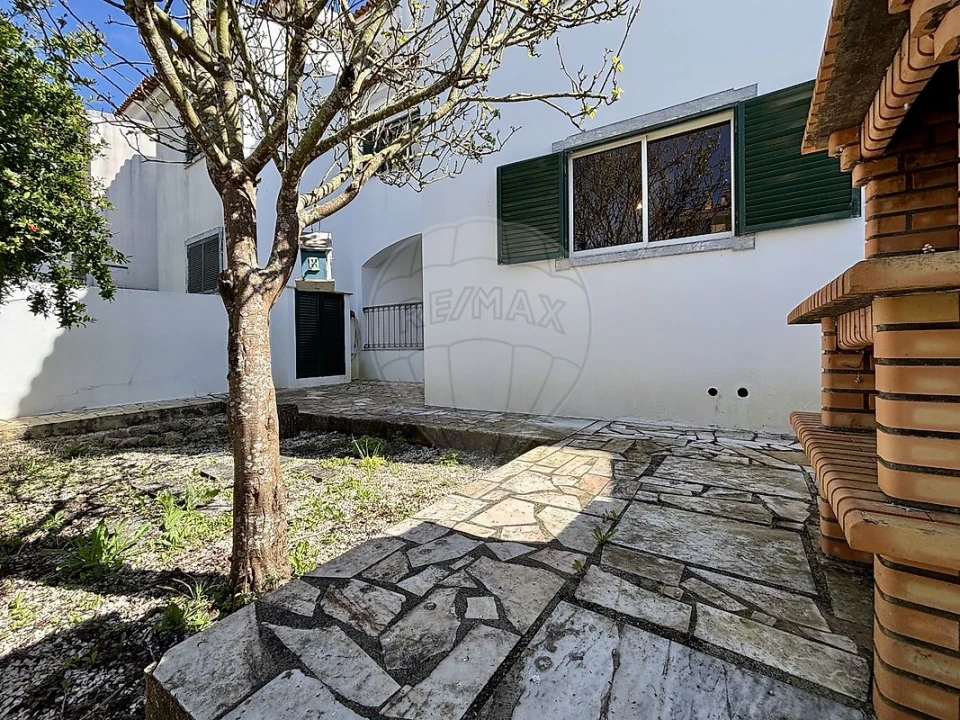 Moradia T4 para Venda em Carvoeira Foto 50