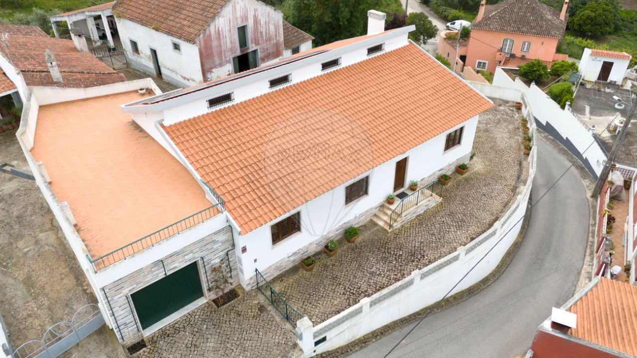 Moradia T3 para Venda em Carvoeira e Carmões Foto 47