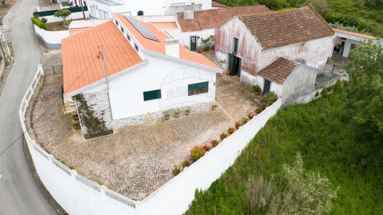 Moradia T3 para Venda em Carvoeira e Carmões Foto 48