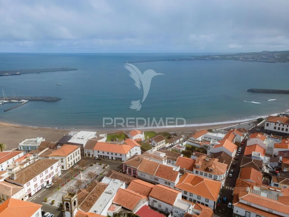 Moradia T3 para Venda em Praia da Vitoria (Santa Cruz) Foto 1