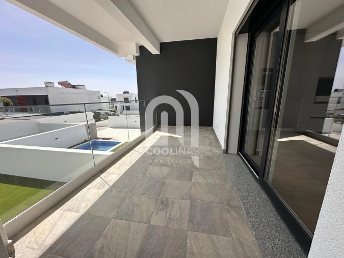 Moradia T4 para Venda em Corroios Foto 2