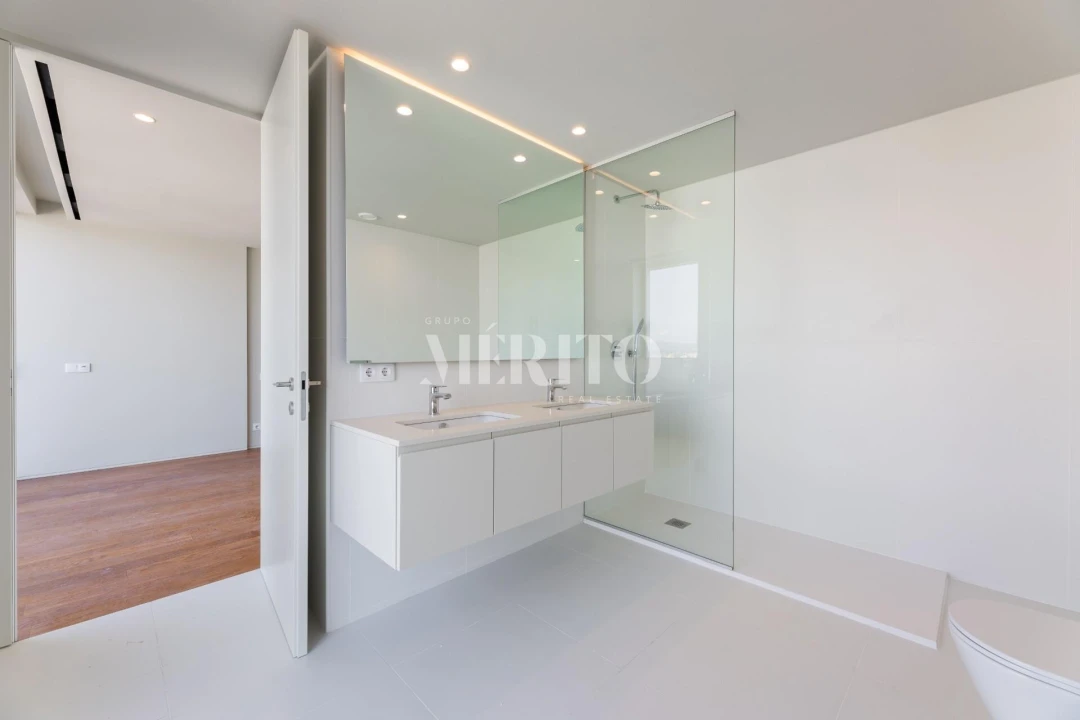 Apartamento T4 para Venda em Barcelinhos Foto 32