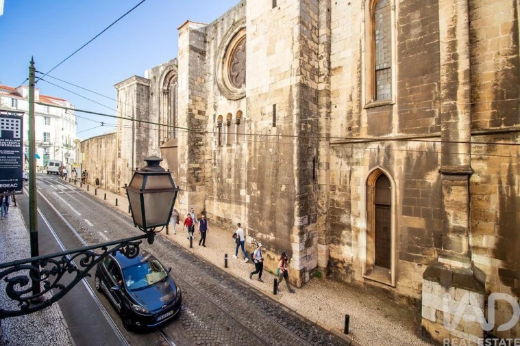 Apartamento T2 para Arrendamento em Santa Maria Maior Foto 24