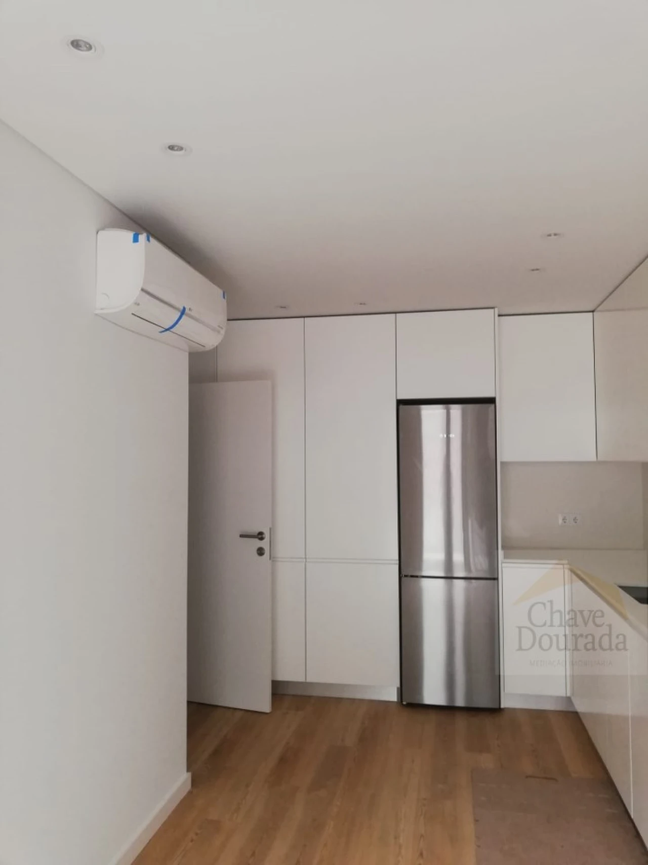 Apartamento T4 para Venda em Santo Antonio dos Olivais Foto 4
