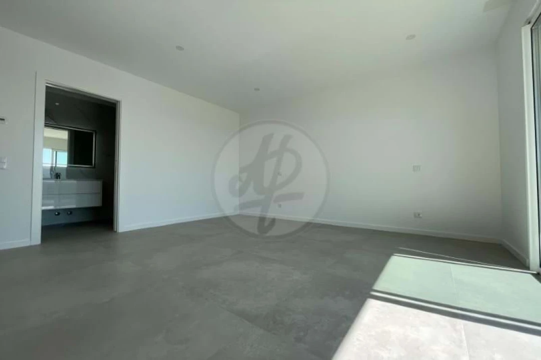 Moradia T4 para Venda em Mexilhoeira Grande Foto 24