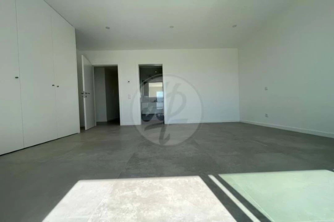 Moradia T4 para Venda em Mexilhoeira Grande Foto 28