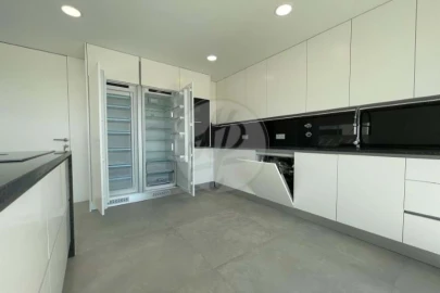 Moradia T4 para Venda em Mexilhoeira Grande