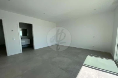 Moradia T4 para Venda em Mexilhoeira Grande