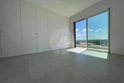 Moradia T4 para Venda em Mexilhoeira Grande