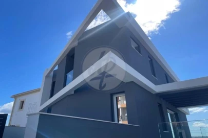 Moradia T4 para Venda em Mexilhoeira Grande
