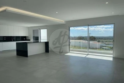 Moradia T4 para Venda em Mexilhoeira Grande
