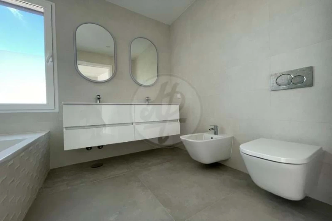 Moradia T4 para Venda em Mexilhoeira Grande Foto 34